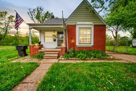 5752 Radnor St, Detroit, MI 48224