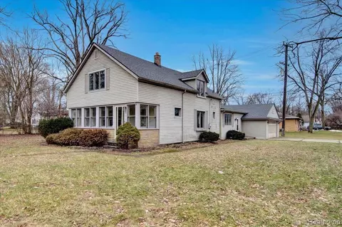27216 Shiawassee Rd, Southfield, MI 48033