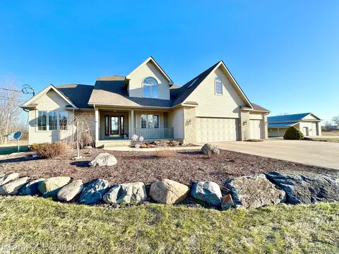 6040 W Coldwater Rd, Mount Morris, MI 48433