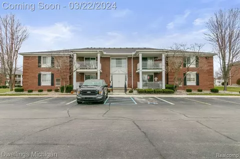 2100 Fort St #H-6, Trenton, MI 48183