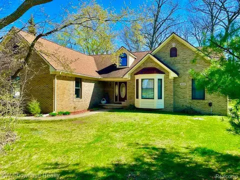 3005 E Commerce Rd, Commerce, MI 48382