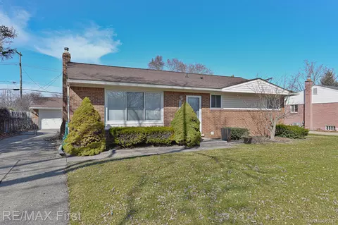 11415 Saar Dr, Sterling Heights, MI 48314