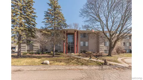 33234 Kingslane Crt Ct #11, Farmington, MI 48336