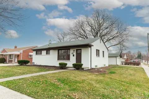 9024 Harrison St, Livonia, MI 48150