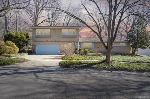 928 Red Oak Rd, Ann Arbor, MI 48103