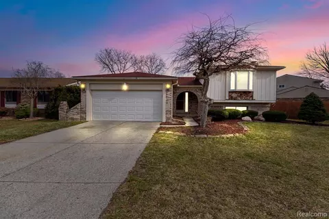 43056 Heron, Sterling Heights, MI 48313