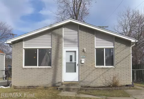 28030 Ginley St, Roseville, MI 48066