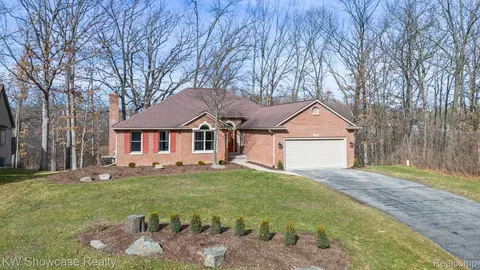 1510 Commerce Shrs, Commerce, MI 48382