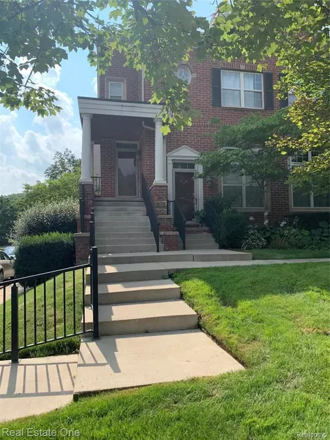16918 Farmington Rd, Livonia, MI 48154