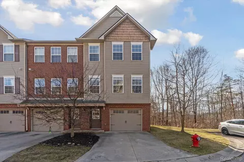 1616 Red Hickory, Howell, MI 48855