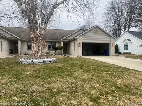 6110 Normandy Dr, Saginaw, MI 48638