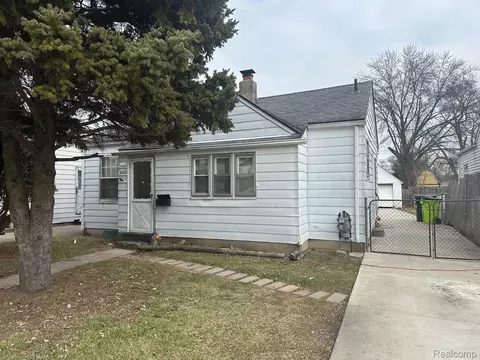 28110 Waverly St, Roseville, MI 48066