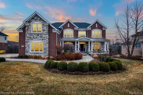 50646 Tamarack Trl, Northville, MI 48168