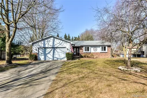 3673 Tara Dr, Highland, MI 48356