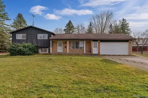 7371 Trumble Rd, St. Clair, MI 48079