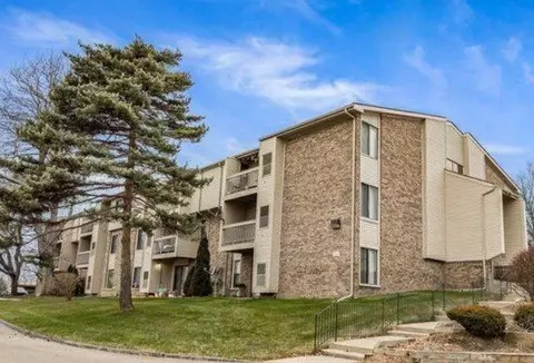 30475 W 14 Mile Rd #84, Farmington Hills, MI 48334