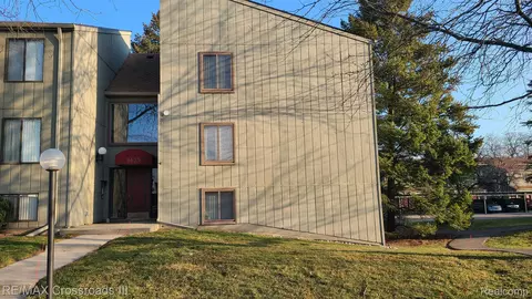 9629 Bayview Dr 106 5 Dr #106, Ypsilanti, MI 48197