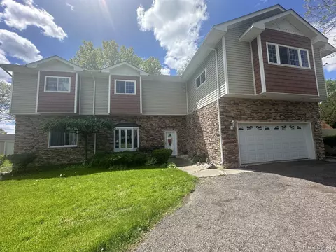 28251 Wildwood Trl, Farmington Hills, MI 48336