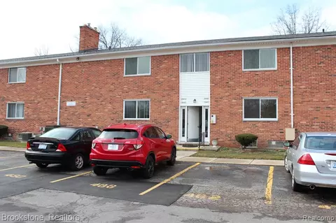 29464 Hoover Rd #464, Warren, MI 48093