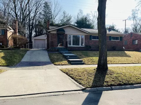 1354 Maple Dr, Rochester, MI 48307