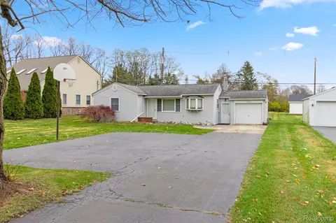 15594 Bradner Ave, Plymouth, MI 48170