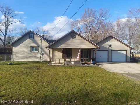 1104 Collins Ave, Mount Morris, MI 48458