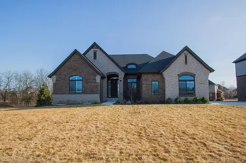 4689 Applewood Crt Ct, Oakland, MI 48306