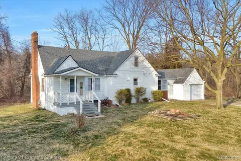 23735 Arsenal Rd, Brownstown, MI 48134