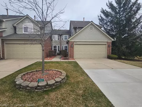 15767 Golfview Dr, Riverview, MI 48193