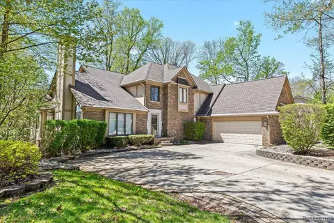 36845 Turtle Creek Crt Ct, Farmington Hills, MI 48331