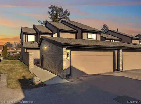 5112 Rock Run, West Bloomfield, MI 48322