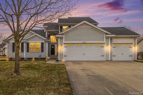 2349 Lorraina Ln, Hartland, MI 48353
