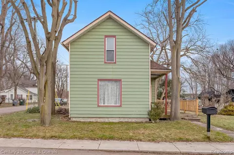 10563 Livingston St, Whitmore Lake, MI 48189