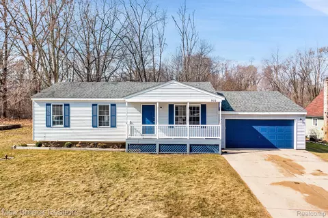 910 Olreana St, White Lake, MI 48386
