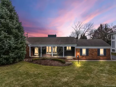 1711 Fairway Dr, Birmingham, MI 48009