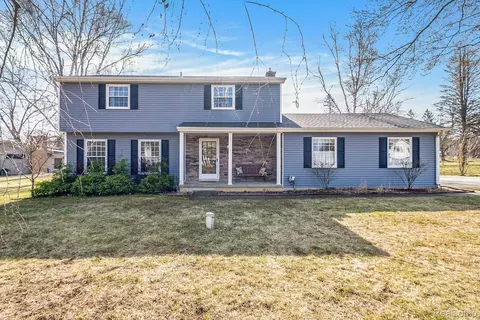 1161 Woodview Dr, Mundy, MI 48507