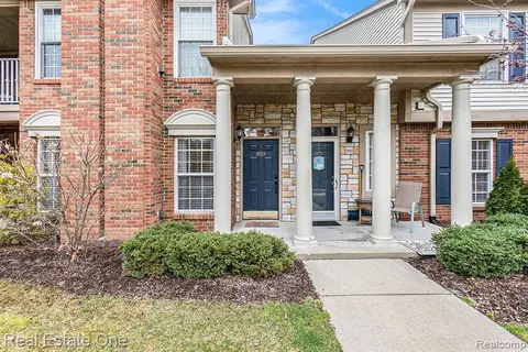 3705 Oakmonte Blvd #9, Rochester, MI 48306