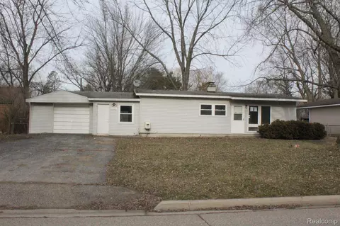 6225 Westdale Dr, Grand Blanc, MI 48439