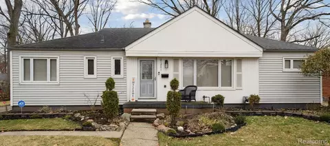 21241 Westhampton St, Oak Park, MI 48237
