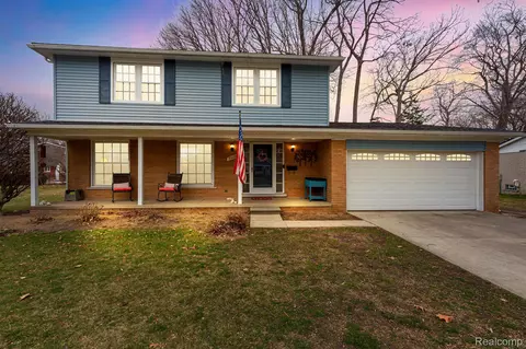 33050 Myrna Dr, Livonia, MI 48154