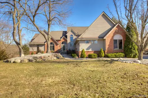 4414 Creekview Dr, Oceola, MI 48843