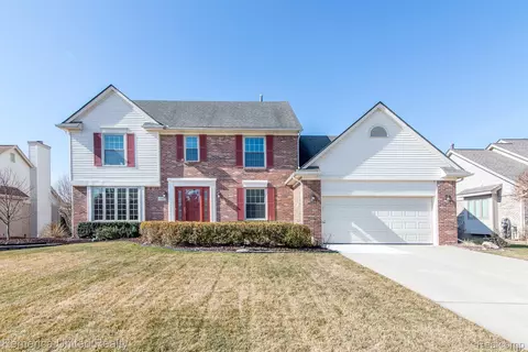 19369 Fairlane Crt Ct, Livonia, MI 48152
