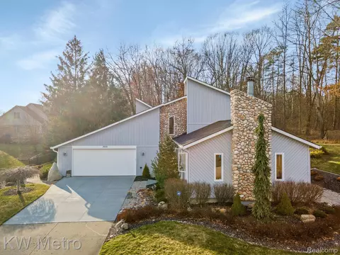 3010 Wains Way, Oakland, MI 48363