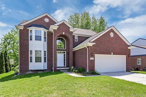 57 Forthton Dr, Troy, MI 48084