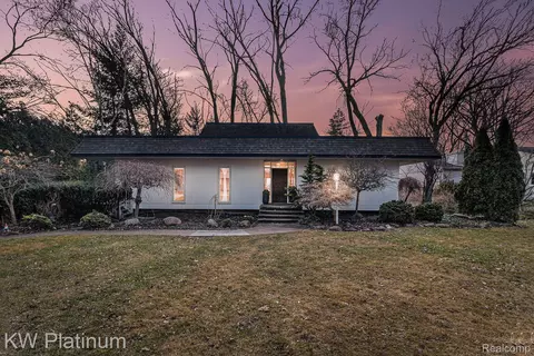 2331 Pineview, West Bloomfield, MI 48324