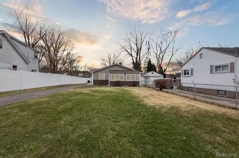 3192 Henrydale St, Auburn Hills, MI 48326