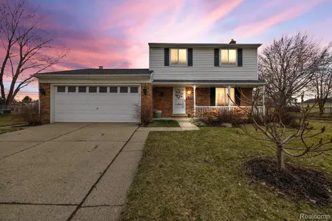 751 Tanglewood Dr, Madison Heights, MI 48071