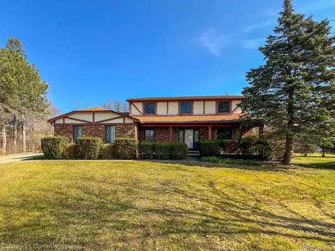 351 Folkstone Crt Ct, Troy, MI 48085