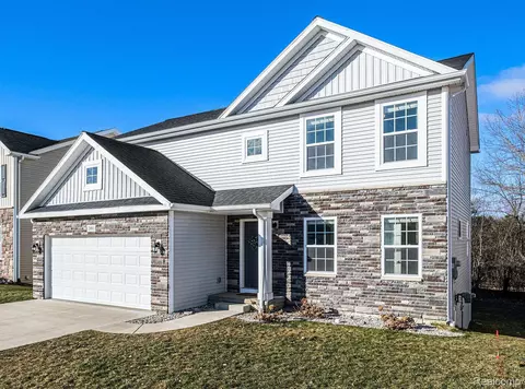 2081 Stillwater Dr, Davison, MI 48423