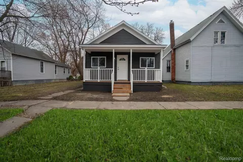 1036 Howard St, Port Huron, MI 48060
